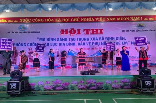 Đưa thông tin đến với phụ nữ vùng biên giới tỉnh Quảng Nam