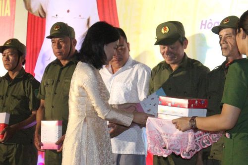 Khen thưởng 25 cá nhân xuất sắc, điển hình phong trào Toàn dân bảo vệ an ninh tổ quốc