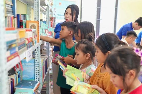 Thư viện tránh lũ - đưa sách đến với trẻ em vùng cao biên giới