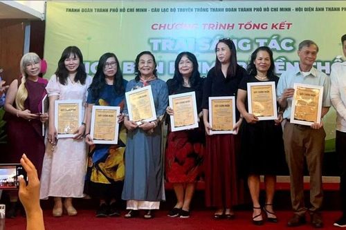 Trao 3 giải A trại sáng tác 'Thành phố tôi yêu: Thành Đoàn thời chống Mỹ'