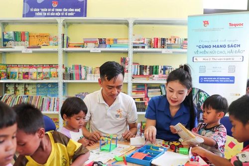 Xây dựng thư viện hơn 3000 đầu sách cho học sinh Quảng Bình