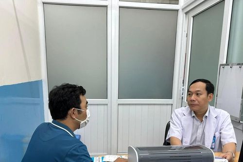 Ung thư ống mật chủ giai đoạn cuối, người đàn ông được phẫu thuật bằng robot