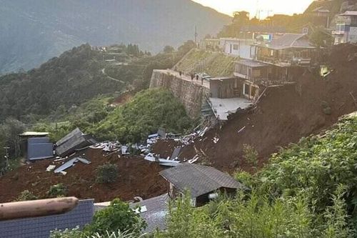 Sơn La: Sạt lở đất vùi lấp một cơ sở kinh doanh du lịch, 3 người thương vong