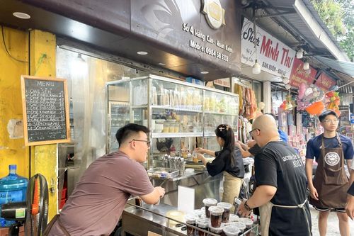Giới trẻ đổ xô ăn chè đậu đỏ nhằm 'thoát ế'