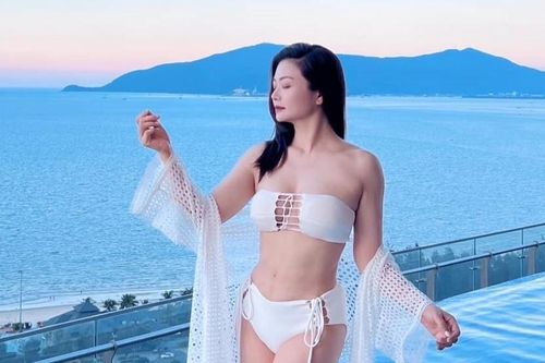 NSƯT Kiều Anh hiếm hoi diện bikini táo bạo, khoe dáng chuẩn ở tuổi 43