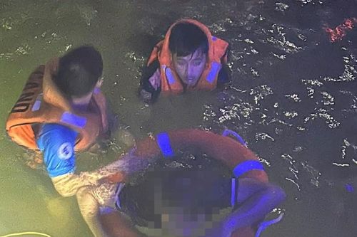 Cảnh sát cứu sống thanh niên nhảy cầu Thuận Phước trong đêm