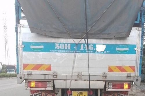Hai mẹ con đi trên xe ôm công nghệ tử vong sau va chạm với xe tải