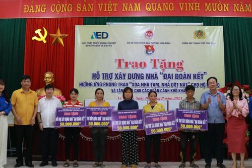 Xây dựng 5 nhà 'đại đoàn kết' tại xã vùng cao Hòa Bình
