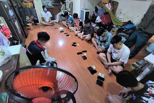 Triệt phá nhóm 'Băng mũ rơm' chiếm đoạt tài khoản Facebook để trục lợi