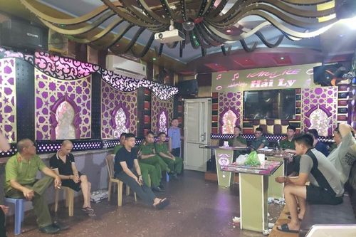 Nhóm đối tượng dử dụng và mua bán ma túy tại quán karaoke