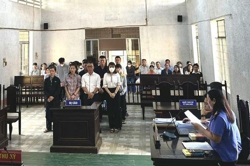 Xét xử 14 bị cáo nhận hối lộ tại Trung tâm đăng kiểm xe cơ giới 47-06D