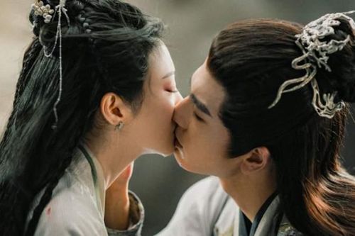 Trương Lăng Hách nên duyên với 'chị đẹp' hơn 9 tuổi, đối đầu 'tình cũ' Dương Tử