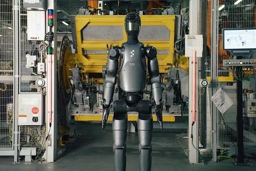 BMW lần đầu tiên thử nghiệm robot hình người trong nhà máy