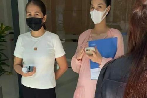 Nàng Hậu Vbiz bất ngờ lộ ảnh đang đi khám thai, vòng hai to vượt mặt