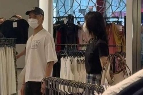 Miu Lê bị tóm dính hẹn hò nam rapper ở trung tâm thương mại?