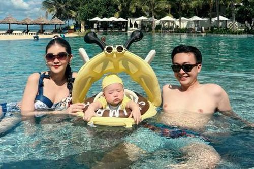 Lê Âu Ngân Anh vẫn tất bật bỉm, sữa khi đi du lịch