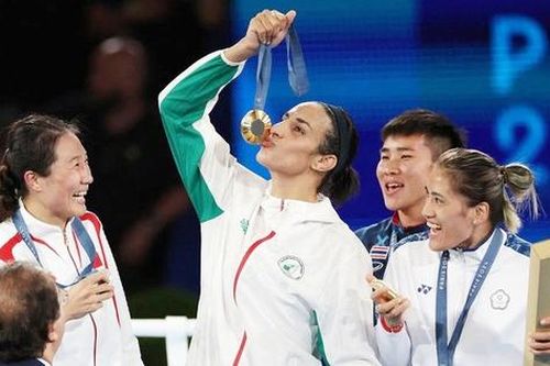 Olympic Paris: Nữ võ sĩ gây tranh cãi giới tính giành Huy chương vàng quyền anh