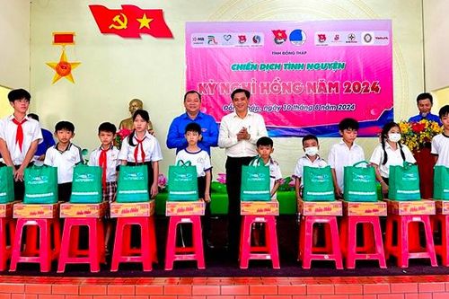 Nhiều hoạt động tại Chiến dịch tình nguyện Kỳ nghỉ hồng năm 2024