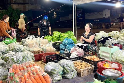 Chợ tạm phường Ia Kring hoạt động ổn định, quy củ
