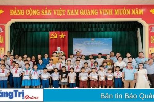 Cam Lộ: Tặng học bổng, xe đạp cho học sinh có hoàn cảnh khó khăn