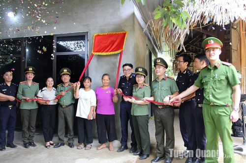 Khánh thành 'Ngôi nhà 19/8' cho trẻ mồ côi xã Trung Minh