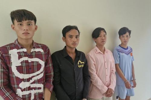 Nhóm đối tượng lái ô tô 'thủ' theo súng bắt cóc nam thanh niên để đòi tiền chuộc