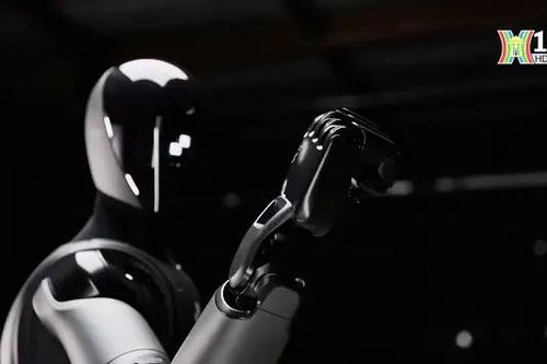 BMW thử nghiệm robot hình người trong nhà máy