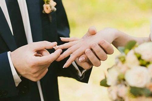 Khổ sở 'tìm' con, nhiều cặp đôi hối hận vì kết hôn muộn