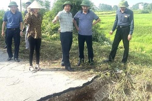 Khẩn trương khắc phục sự cố đê hữu Cầu, đoạn qua huyện Sóc Sơn