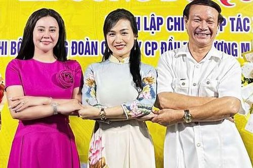 NSND Nguyễn Hải chúc mừng Mrs Earth Vietnam 2024 Vũ Hoa 'lên chức'