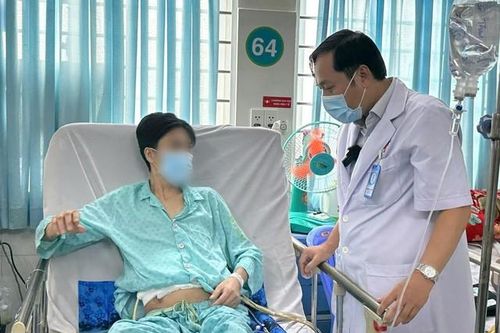 Người đàn ông mắc ung thư ống mật chủ giai đoạn cuối được cứu sống có sự hỗ trợ của robot