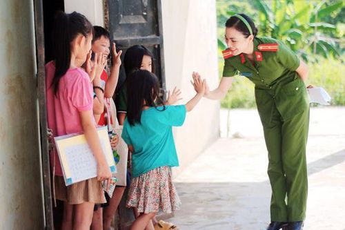 Nữ Thiếu tá Công an và lớp học 0 đồng