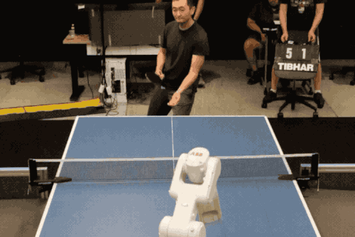 Robot đánh bóng bàn của Google