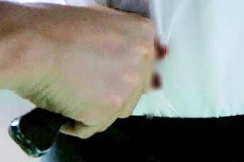 Hà Nội: Nam thanh niên rút dao đâm 'chồng hờ' của bạn gái