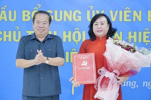 Chỉ định nữ Bí thư Huyện ủy; bầu nhân sự Chủ tịch Hội phụ nữ
