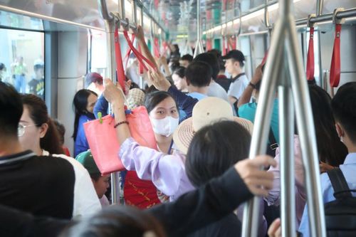 Ba ngày vận hành, tàu điện Nhổn-ga Hà Nội vận chuyển hơn 100 nghìn lượt khách