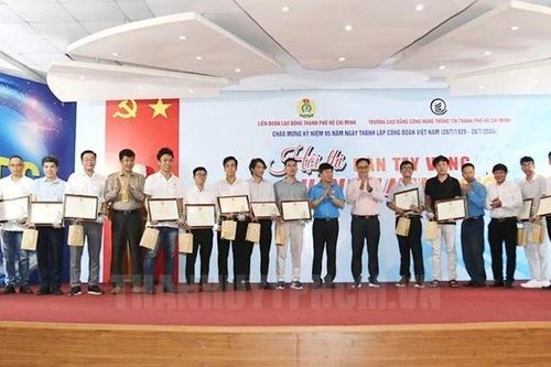 Trao giải Hội thi Bàn tay vàng 'Quản trị mạng giỏi' năm 2024