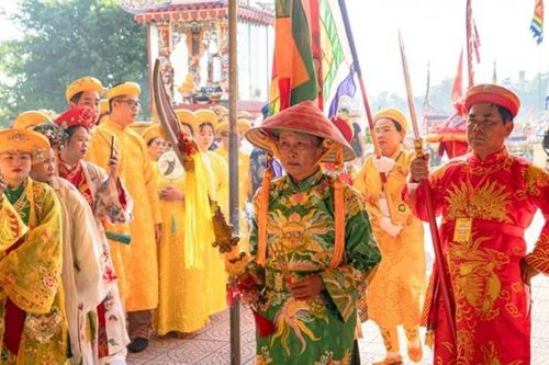 Hàng vạn người dự khai hội điện Huệ Nam