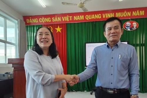 Lãnh đạo Sở GD&ĐT xin lỗi nguyên hiệu trưởng; Quy định về lịch thi tốt nghiệp