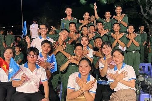 Hành trình đầy ý nghĩa của sinh viên đến với xã đảo Thổ Châu