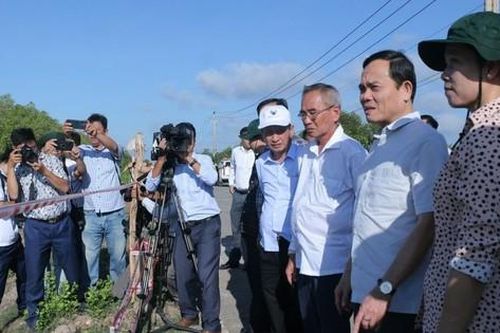 Phó Thủ tướng Trần Lưu Quang kiểm tra tình hình sạt lở ở Bạc Liêu, Cà Mau
