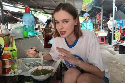 Khách Tây cầm 50.000 đồng 'ăn sập' loạt món ngon nức tiếng ở Phú Yên