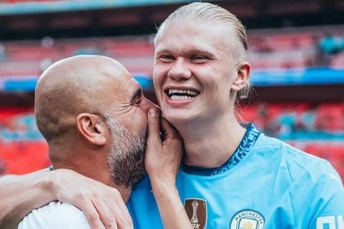 Man City suýt thua MU, Pep Guardiola thủ thỉ ăn mừng với Haaland