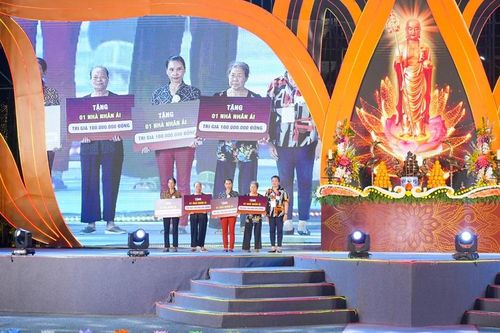 Tặng 9 ngôi nhà nhân ái cho các hoàn cảnh khó khăn
