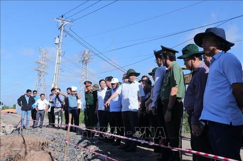 Phó Thủ tướng Trần Lưu Quang làm việc với Bạc Liêu và Cà Mau về tình hình sạt lở