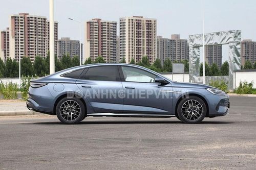 Hãng xe vừa vào Việt Nam giới thiệu xe sedan lớn hơn Toyota Camry, 'uống xăng như ngửi', giá từ 455 triệu đồng
