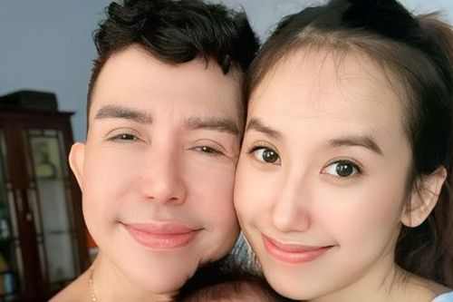 Long Nhật khoe diện mạo như 'đồng trang lứa' với con gái hậu thẩm mỹ