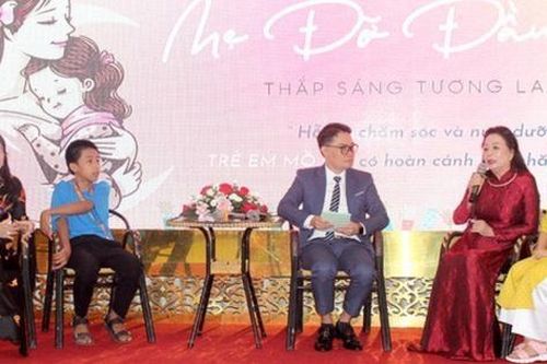 'Mẹ đỡ đầu - Thắp sáng ước mơ'