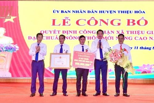 Xã Thiệu Giao đón nhận quyết định công nhận xã đạt chuẩn NTM nâng cao