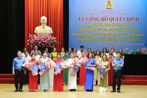 Công bố quyết định thành lập 2 công đoàn cơ sở, 4 nghiệp đoàn cơ sở